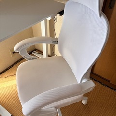 オフィスチェア　ゲーミングチェア　人間工学デザイン　ホワイト　の画像