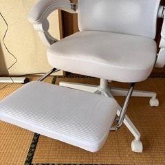 オフィスチェア　ゲーミングチェア　人間工学デザイン　ホワイト　の画像