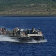 自衛隊の艦船が宇品にやってくる - 地域/お祭り