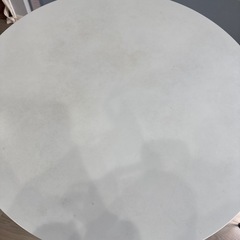 丸テーブルの画像