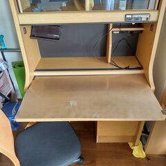 省スペース　天板折り畳み式　学習机　写真の椅子も付属します。の画像
