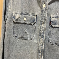 リーバイス　ダメージデニムシャツの画像