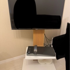 テレビスタンドとテレビ　　ハイセンス40v