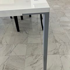 ダイニングテーブルの画像