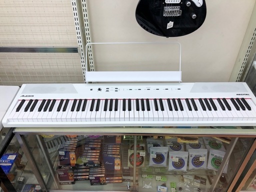 ★ジモティー割引有★電子キーボード/88鍵盤/ALESIS RECITAL/中古品