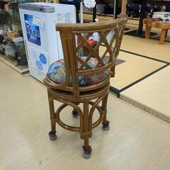 ラタン回転チェア【美品・おしゃれ】【浜村鹿野温泉ICから3分 買取本舗 宮本リサイクル 営業時間9～19時 定休日水曜のみ←連絡できませんm(_ _)m】の画像