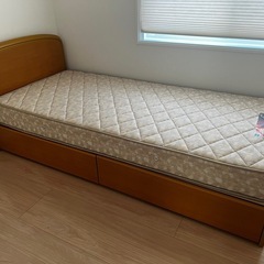 【取引中】シングルベッド+マットレスの画像