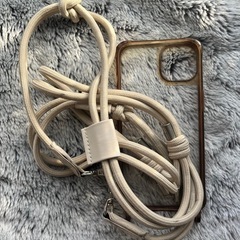 iPhone13カバーと紐のセット