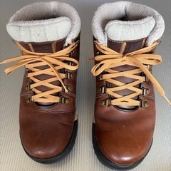 Timberlandのミドルカットのスノー(防寒)ブーツ、トレッ...