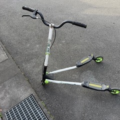 値下げしました。フリッカー　三輪の子供用遊具です。の画像