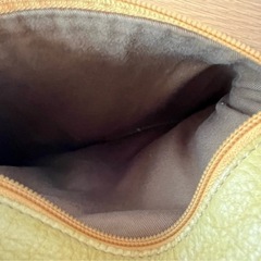 Dakotaの黄色系バックの画像