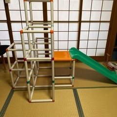 白いわんぱくジムの画像