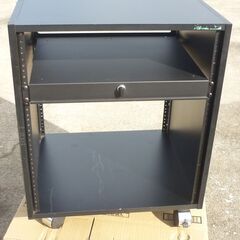 中古スタジオラック キャスターあり スライド引き出し ミドルアトランティック MIDDLE ATLANTIC 、12Uスタジオラックです 某フリマサイトでは12,000円で販売済になっていました　の画像
