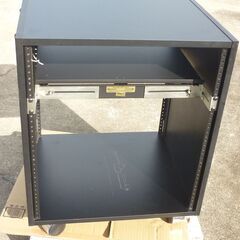 中古スタジオラック キャスターあり スライド引き出し ミドルアトランティック MIDDLE ATLANTIC 、12Uスタジオラックです 某フリマサイトでは12,000円で販売済になっていました　の画像