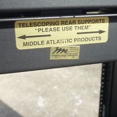 中古スタジオラック キャスターあり スライド引き出し ミドルアトランティック MIDDLE ATLANTIC 、12Uスタジオラックです 某フリマサイトでは12,000円で販売済になっていました　の画像
