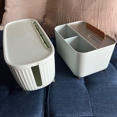 コード隠し？　小物ケースの画像
