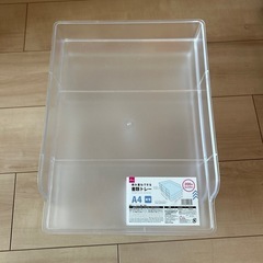 積み重ねできる書類トレー　4つ