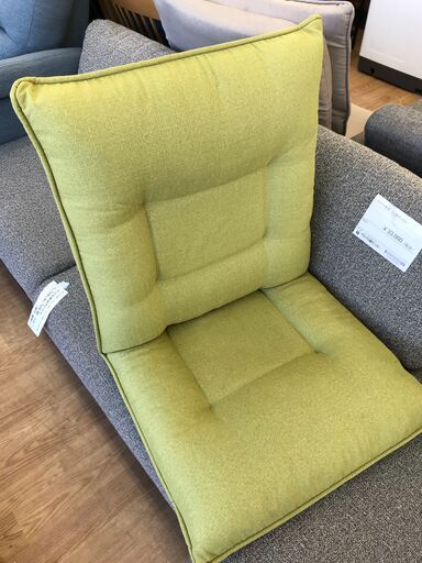 ★ジモティ割あり★ 東京インテリア　座椅子　鮮やかなグリーン　おしゃれ　美品　 クリーニング済み KJ8447