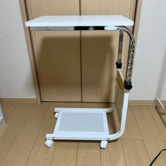サイドテーブル