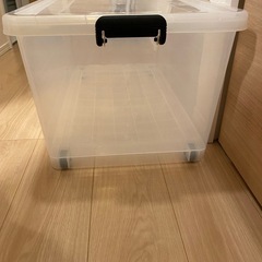 【お譲り先が決まりました】大型収納ケース　衣装ケース　キャスター付き　の画像