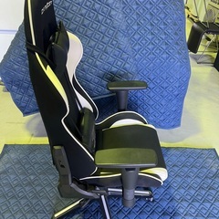 DXRacer (ディーエックスレーサー) ゲーミングチェアの画像