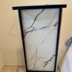 ダイニングテーブルの画像