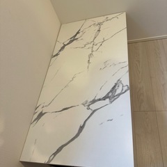 ダイニングテーブルの画像