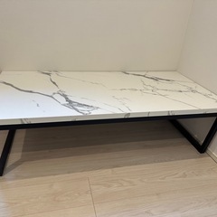 ダイニングテーブルの画像