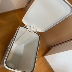 【美品】ゴミ箱　ペダルダストボックスの画像