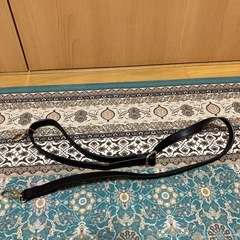 黒いハンドバッグの画像
