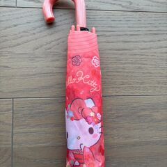 キティちゃん柄折りたたみ傘の画像