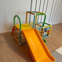 アンパンマンジャングルジム　滑り台付きの画像
