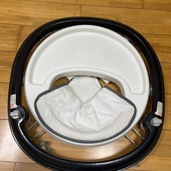 ベビー歩行器