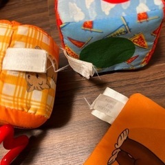 おさるのジョージ  ラトル、ソフト積み木などの画像