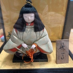 節句の人形と色紙