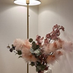 🎀照明2つ・造花・椅子の4点をセットでお譲りします🧸
の画像
