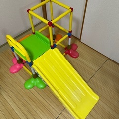 すべり台付きジム