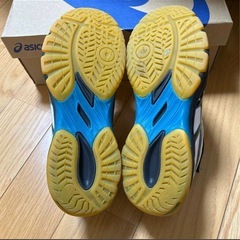 アシックスバレーボールシューズミドルカット☆23.5センチの画像