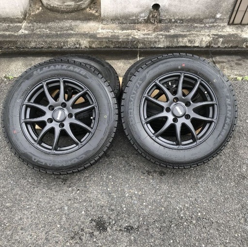 ホイール付きスタッドレスタイヤ15インチ