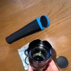 スマートフォンのカメラレンズの画像
