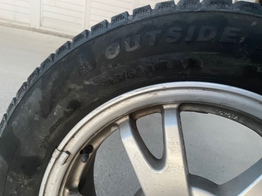 Toyota Prius  冬用タイヤ 4本セット　195/65R15 910