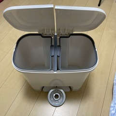 ゴミ箱　２分別可能
の画像
