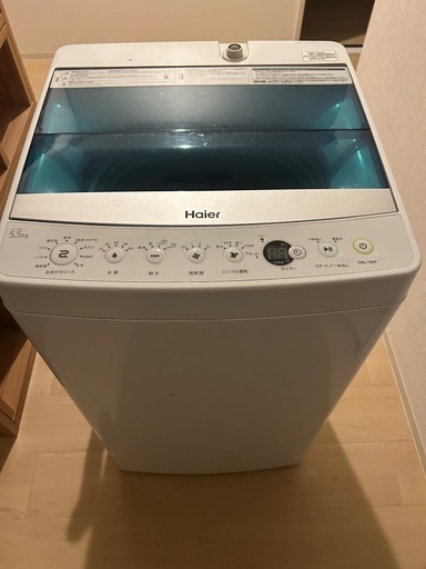 Haierの洗濯機、取り外し可能なベース付き