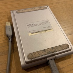 USB接続の3.5インチフロッピーディスクドライブ、SONY製。
の画像