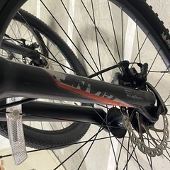 GIANT 24段変速 クロスバイク  マットブラック の画像
