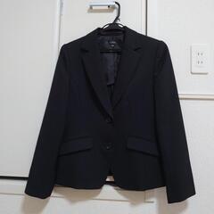 黒のスーツ