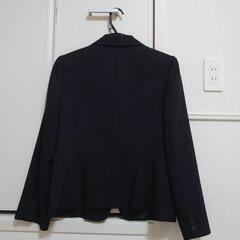 黒のスーツの画像