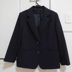 黒のスーツ
