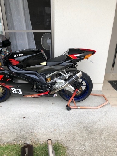 決まりました。aprilia RSV1000R factory
