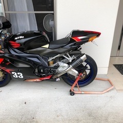 決まりました。aprilia RSV1000R factoryの画像